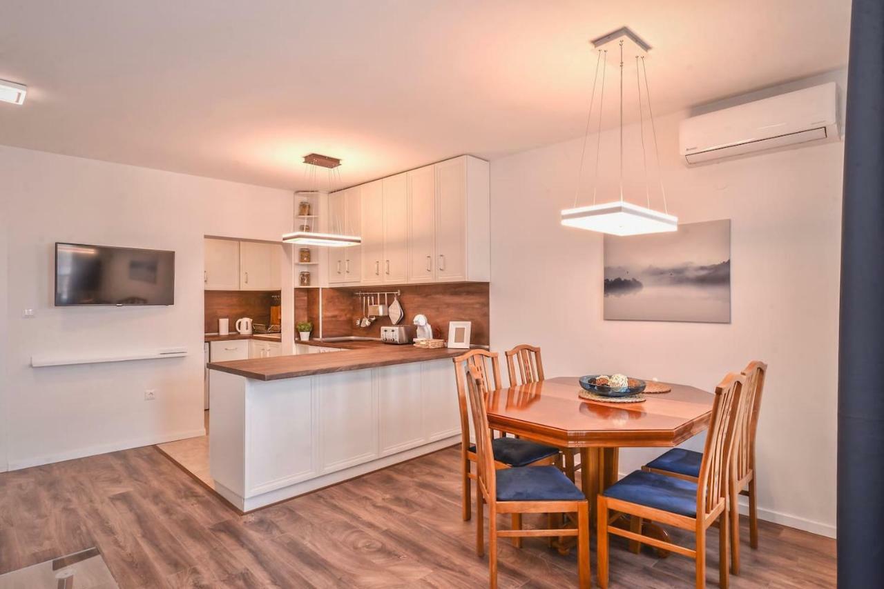 South Park, Vitosha View, 2-Bdr, 2-Bthr Apartment By Flat Mаnager Sofia Luaran gambar